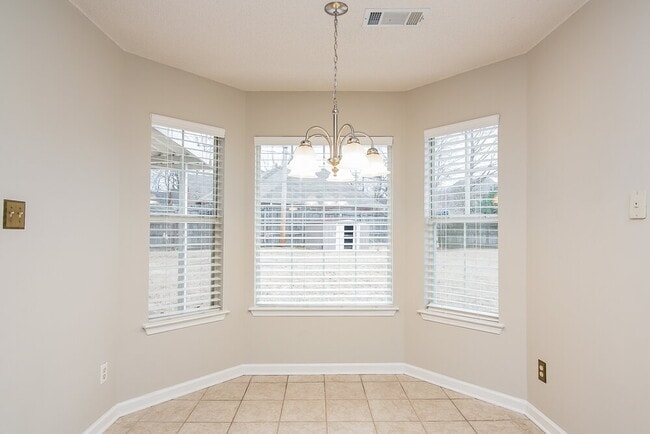 Building Photo - 8541 Highland Glen Cir S