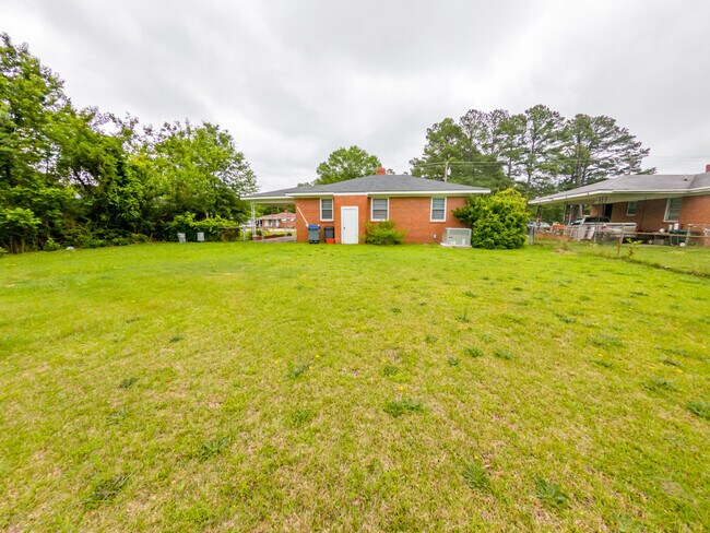 Building Photo - 2516 Gwen St