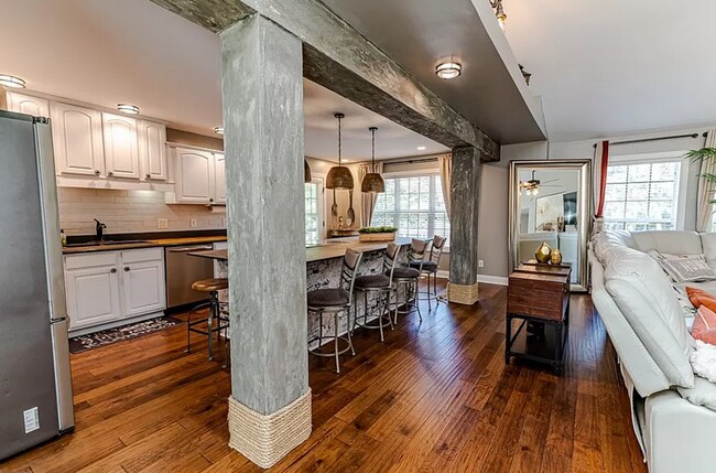 Building Photo - NEW LISTING!!!! Dont Miss Out