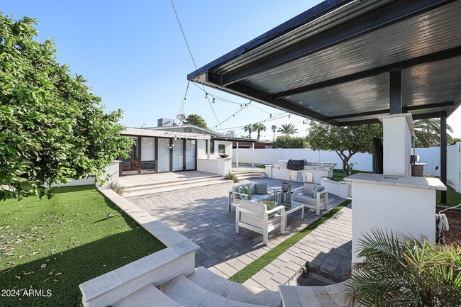 Building Photo - 3213 E Emile Zola Ave