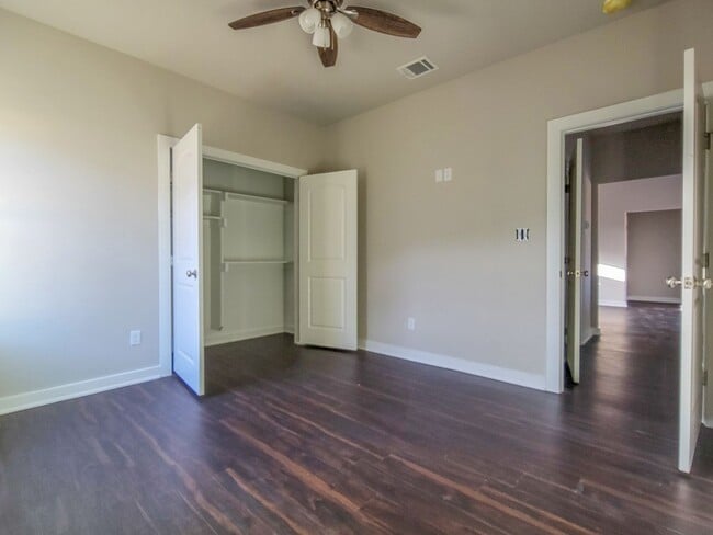 Building Photo - Beautiful 3 BR, 2 BA in Corsicana