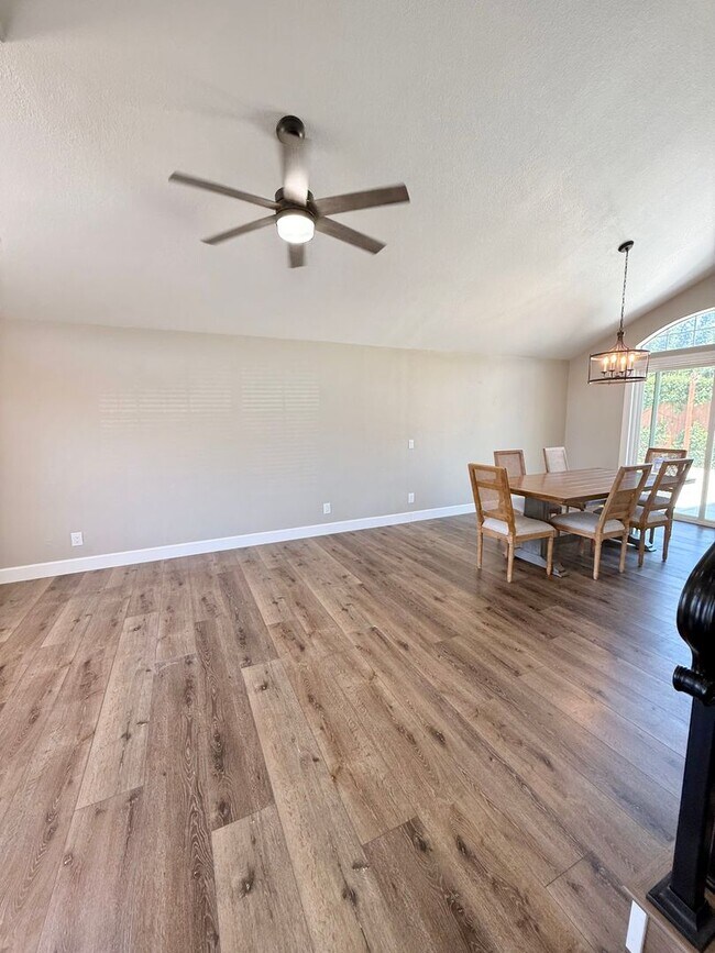 Building Photo - Beautiful 3 Bed 2.5 Bath COMING SOON!!!!