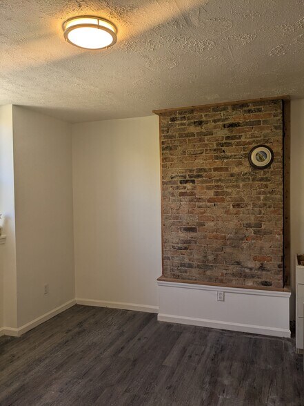 Building Photo - 227 Renner St