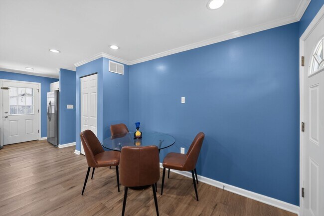 Building Photo - Updated Single-Family Home for Rent in Fairlawn