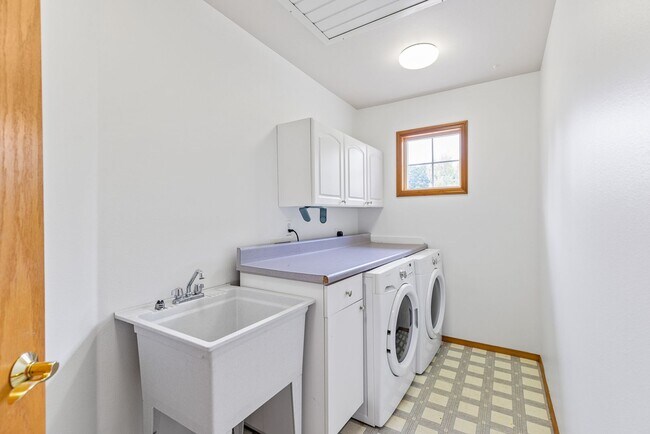 Building Photo - 4 bed 2.5 bath Snoqualmie Ridge