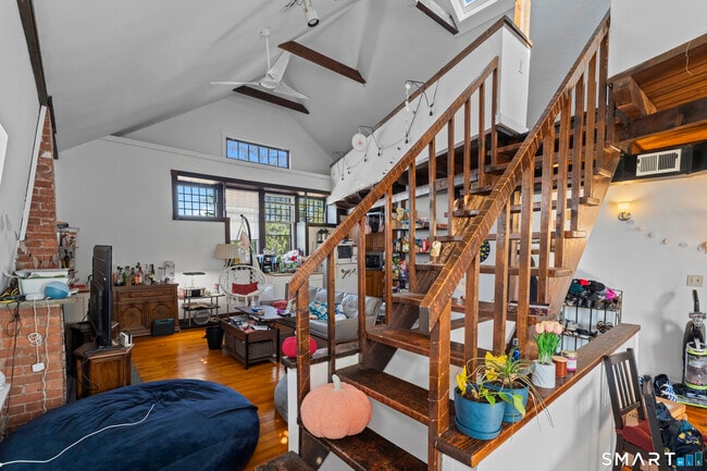 Building Photo - 251 Lawrence St