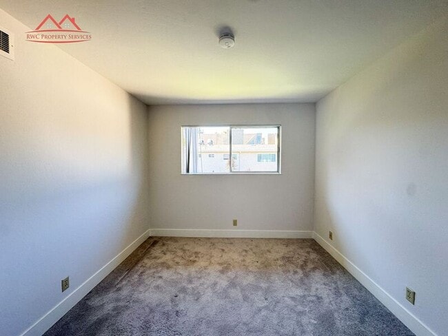 Building Photo - 411 College Ave