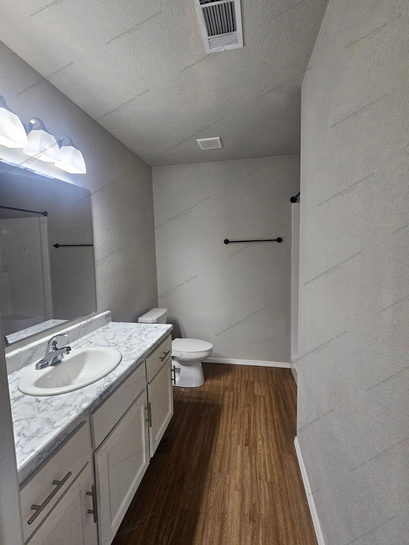 Building Photo - 2121 Ingalls Ln