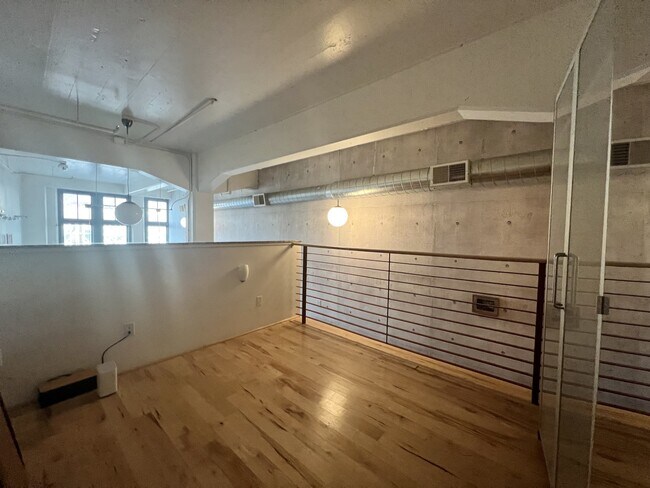 Building Photo - 163 W 200 S