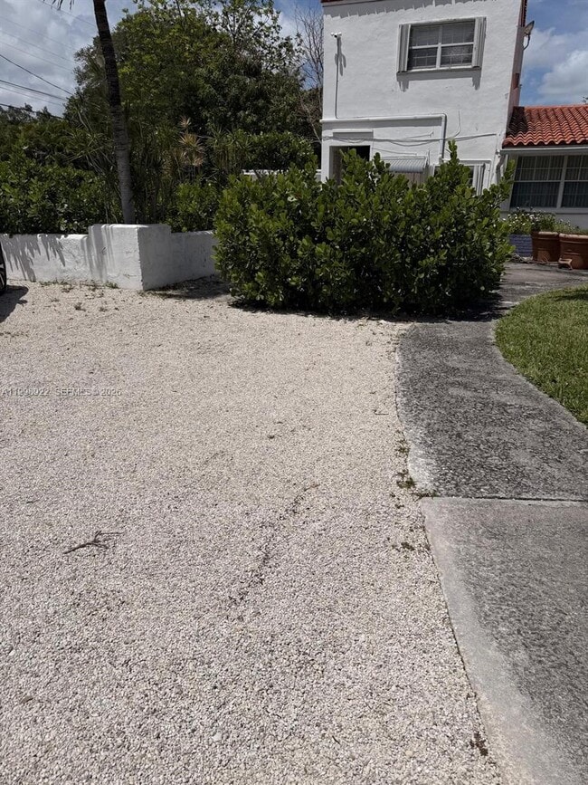 Building Photo - 1105 NE 119th St