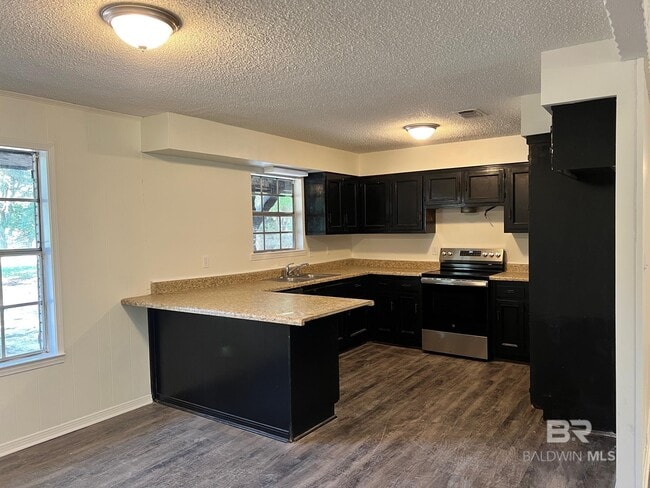 Building Photo - 803 Camellia Ln