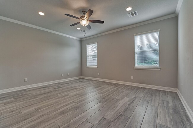Building Photo - 180 Racetrack Ln