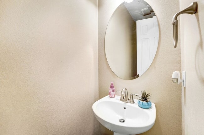 Building Photo - 26525 Craftsmen Ct