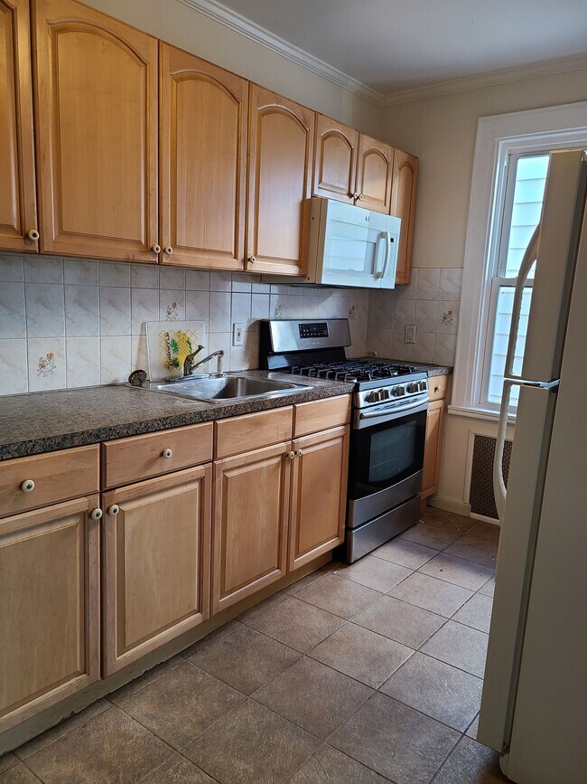 Building Photo - 6440 Catalpa Ave