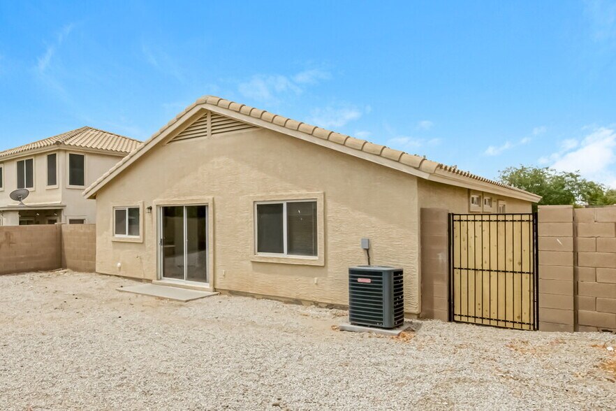 Building Photo - 1105 S 225th Ave