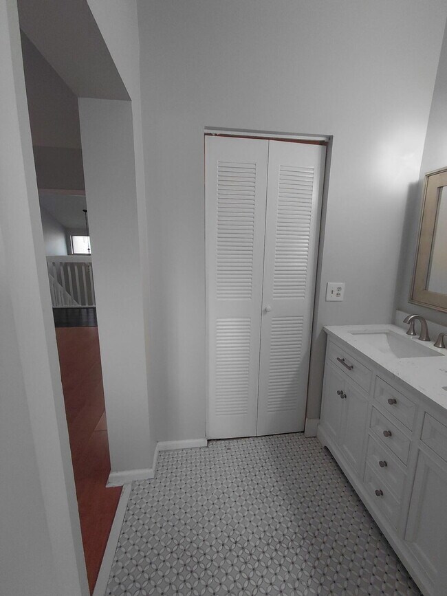 Building Photo - 2147 Discovery Cir W