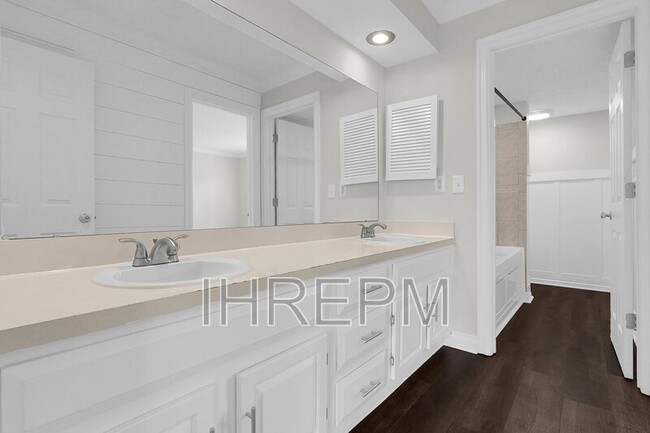 Building Photo - 7085 Muirfield Dr