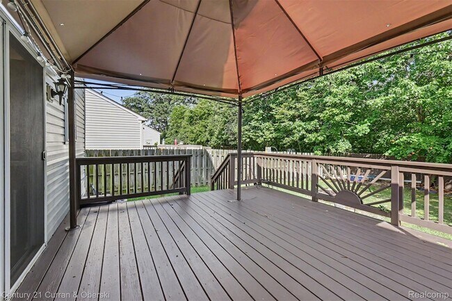 Building Photo - 7055 Oakridge Dr