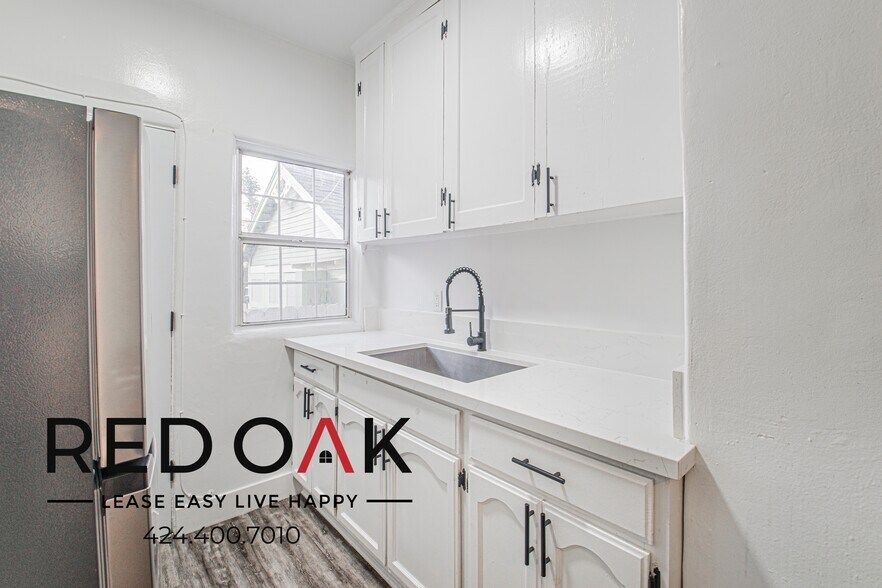 Building Photo - 1272 Mullen Ave