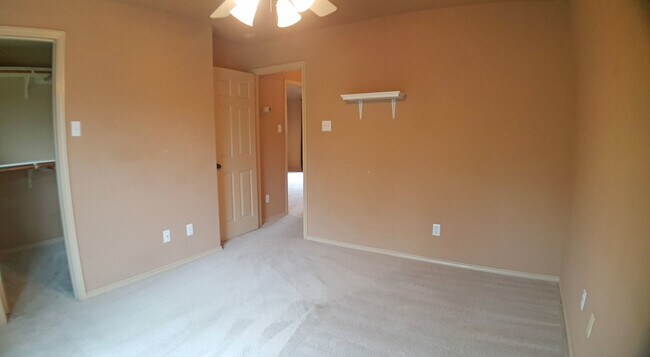 Building Photo - Secluded Hill Country home on huge lot!  Gorgeous home in tranquil setting!