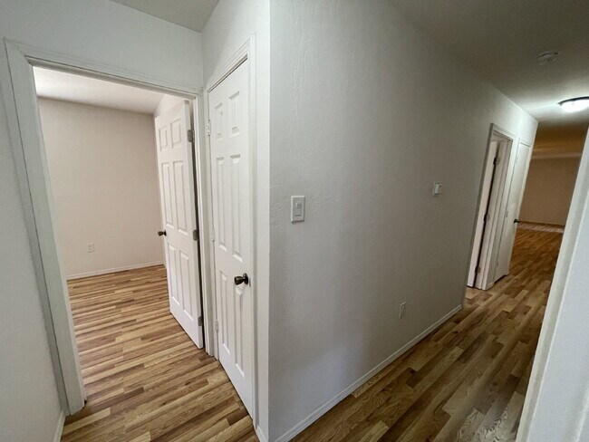 Building Photo - Room to Spread Out! South Valley 3bd on a ...