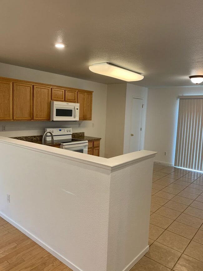 Building Photo - Beautiful 4 Bedroom 3 bath home in Merced!
