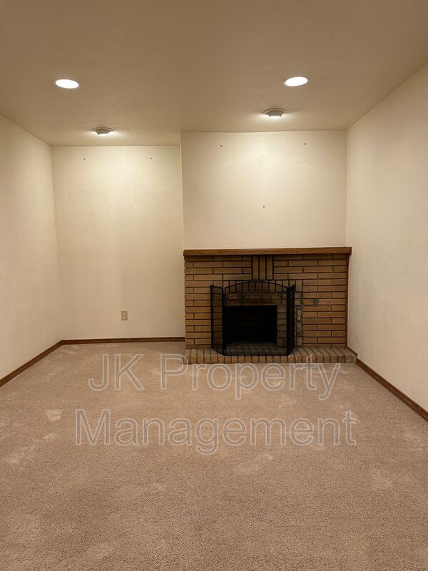 Building Photo - 319 Beth Dr