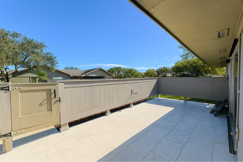 Building Photo - 4055 NW Cinnamon Tree Cir