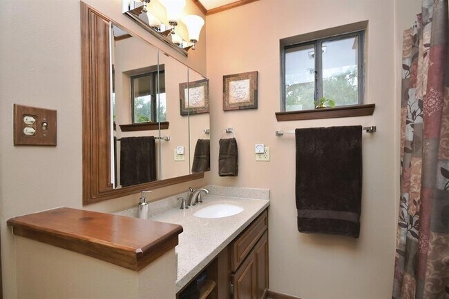 Building Photo - 40101 Heritage Holw