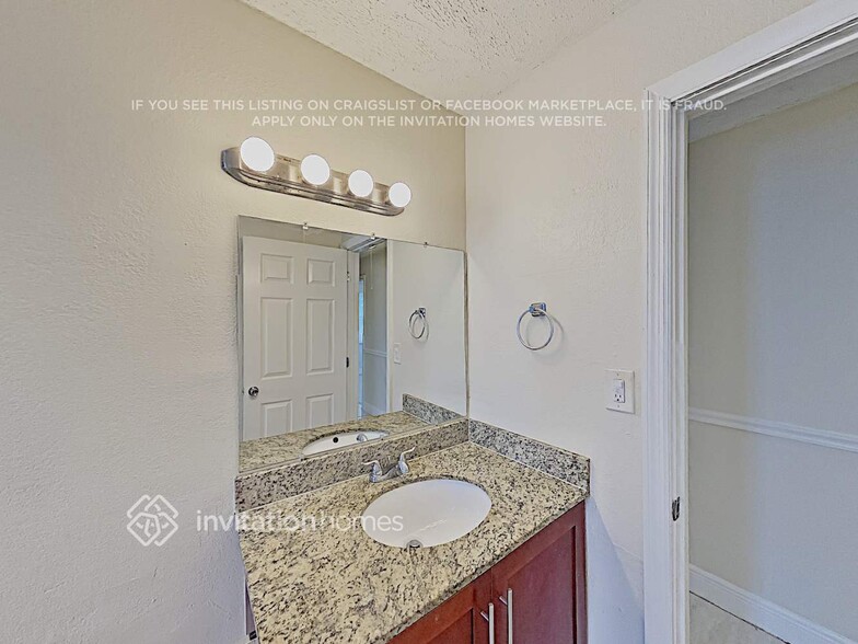 Building Photo - 4888 Prince Dr