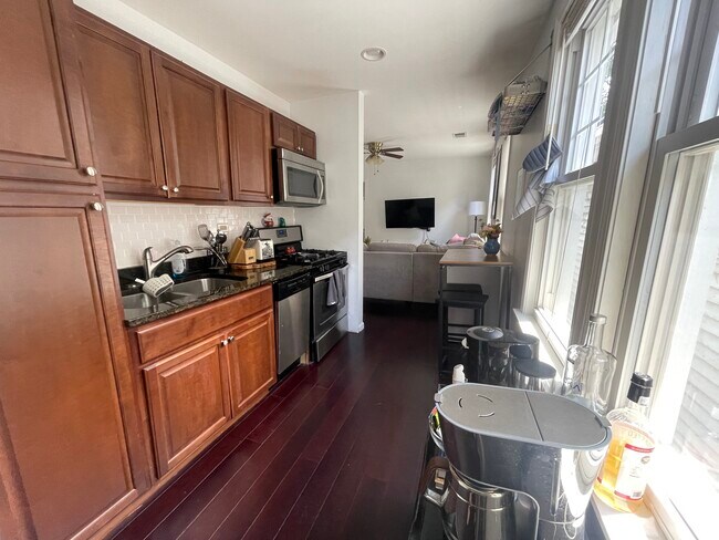 Building Photo - 1828 N Bissell St