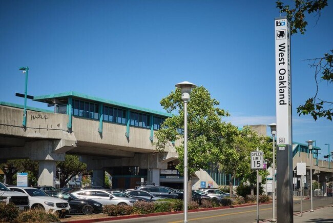 Building Photo - 1058 18th St