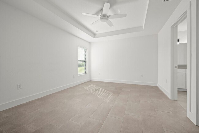 Building Photo - 1392 San Cristobal Ave