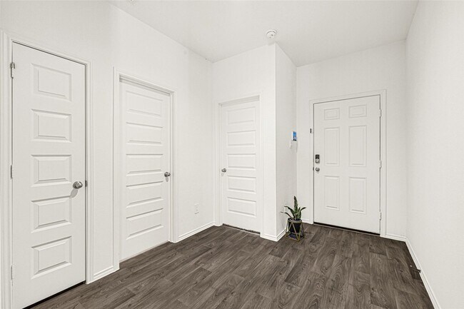 Building Photo - 2206 Laurel Bloom Ln