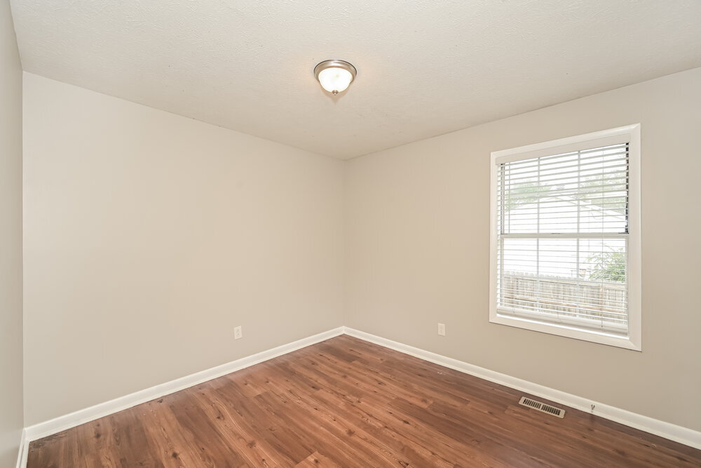 Building Photo - 581 Woodcrest Dr