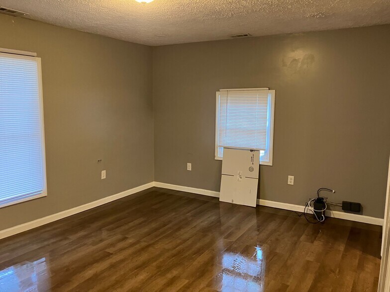 Building Photo - 115 Rupe St