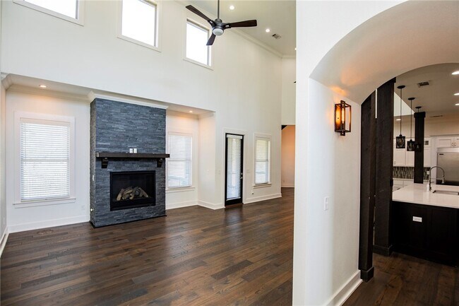 Building Photo - 3 S Castle Oaks Ct