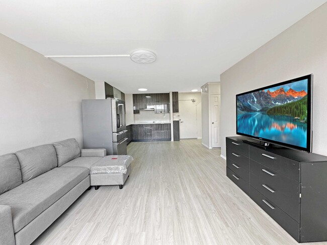 Building Photo - Salt Lake: 1 Bed, 1 Bath Condo w/ 1 Parkin...