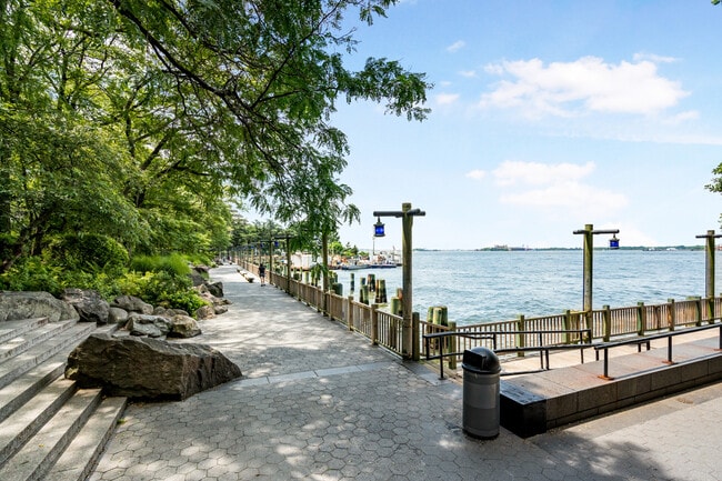 Building Photo - 99 Battery Pl