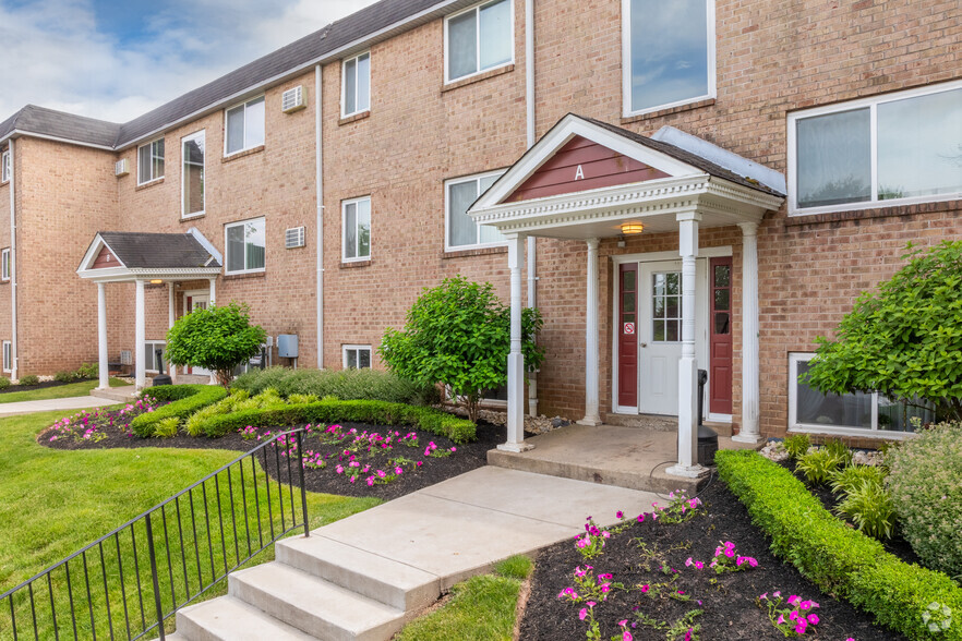 Building Photo - Holly Court