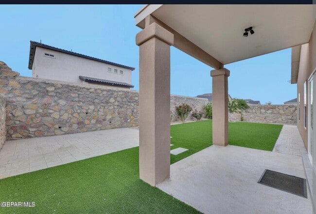 Building Photo - 13729 Lago Vista Ave
