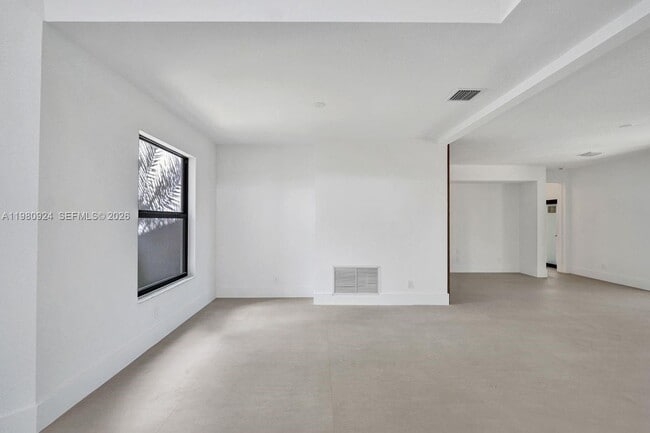 Building Photo - 4100 E Gardenia Ave