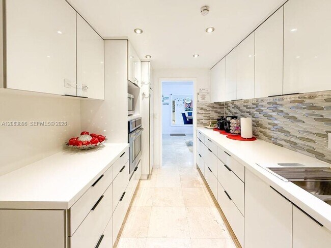 Building Photo - 3901 S Ocean Dr