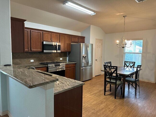 Building Photo - 218 Wildcat Dr