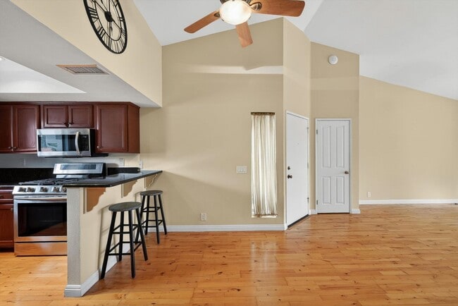 Building Photo - Gated Lake Forest Condo | Pool, Spa, Washer/Dryer & 3 Parking Spaces