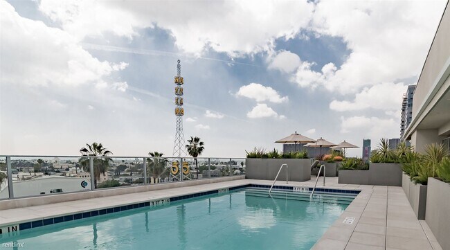 Building Photo - 5808 Sunset Blvd