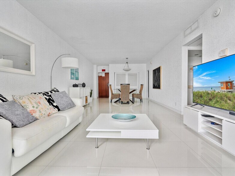 Primary Photo - 4001 S Ocean Dr