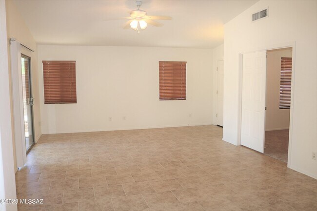 Building Photo - 5426 W Dove Mountain Park Rd