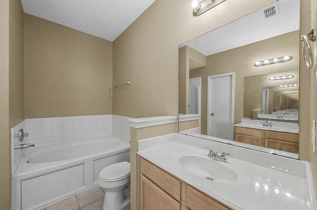 Building Photo - 9229 Chesapeake Ln