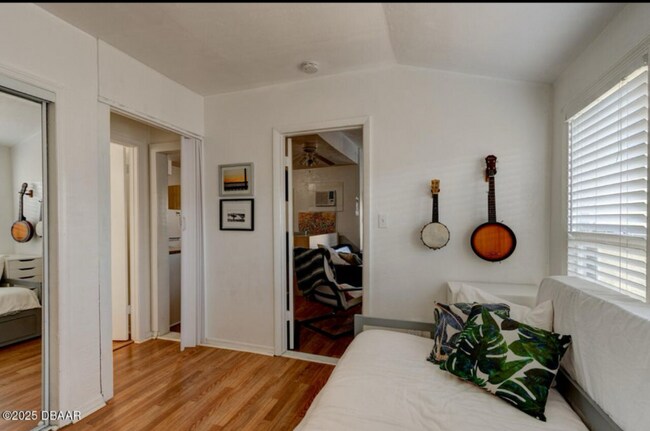 Building Photo - 421 N Peninsula Dr